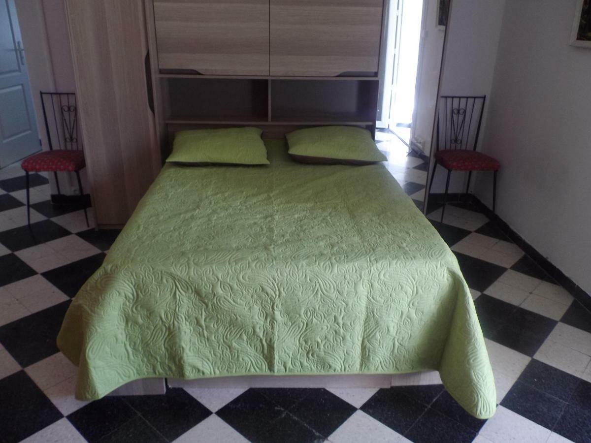 Auberge Des Garrigues Nîmes Exterior foto